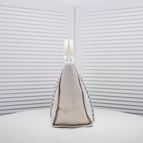 シャネルバッグ背面デザイン